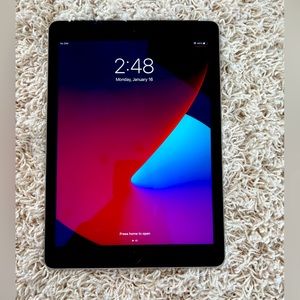 Apple iPad 5th generation with Wi-Fi 128GB space gray